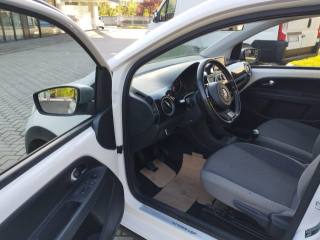 VOLKSWAGEN up! usata, con Autoradio