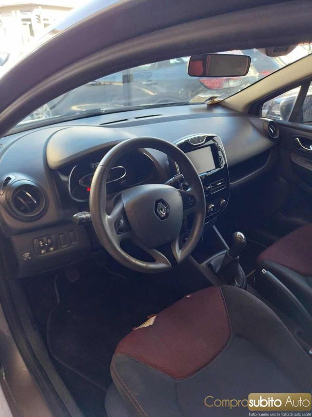 RENAULT Clio usata, con Specchietti laterali elettrici