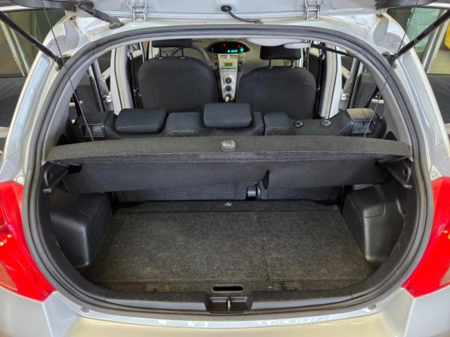 TOYOTA Yaris usata 11