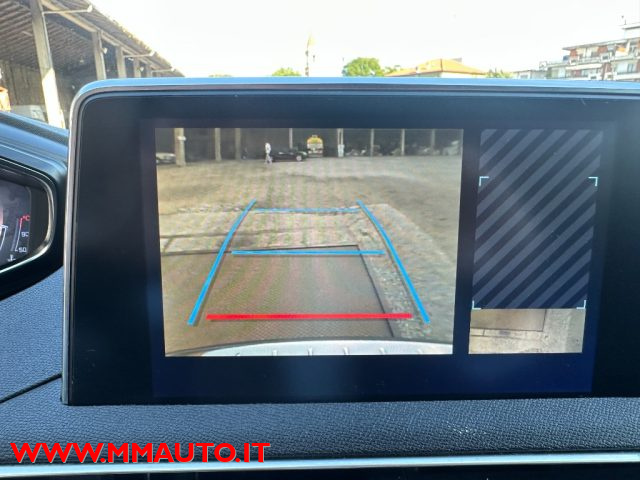PEUGEOT 5008 usata, con Leve al volante