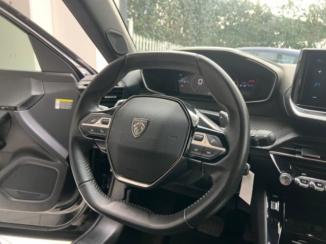 PEUGEOT 2008 usata, con Volante multifunzione