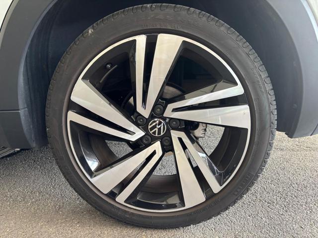 VOLKSWAGEN T-Cross usata, con USB
