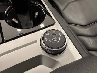 VOLKSWAGEN Touareg usata, con Portellone posteriore elettrico