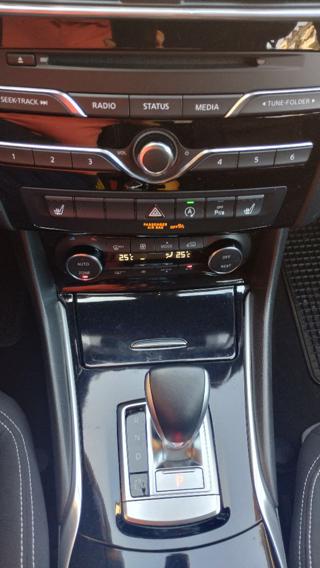INFINITI Q30 usata, con Controllo elettronico della corsia