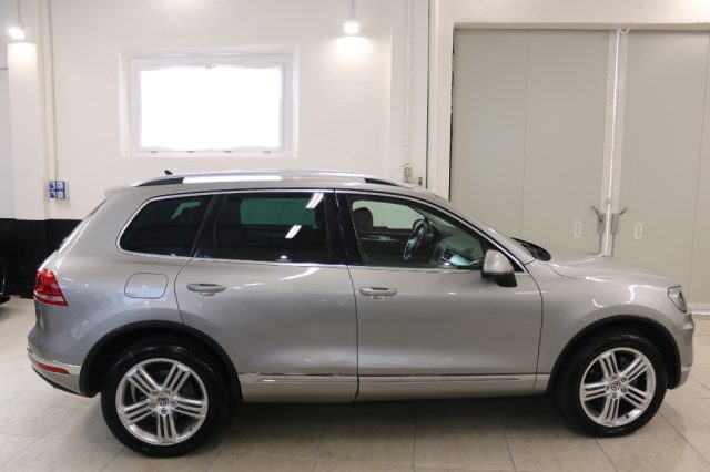VOLKSWAGEN Touareg usata, con Autoradio