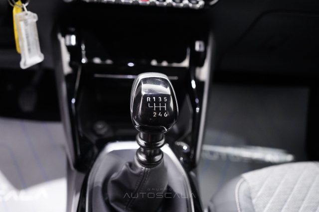 PEUGEOT 2008 usata, con Luci diurne LED