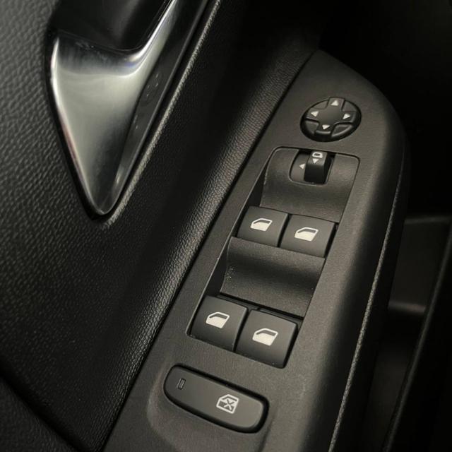 OPEL Corsa usata, con Autoradio digitale