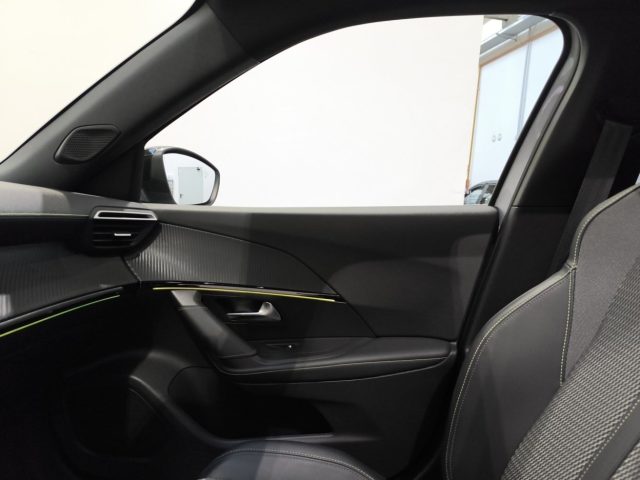 PEUGEOT 2008 usata, con Sedile posteriore sdoppiato