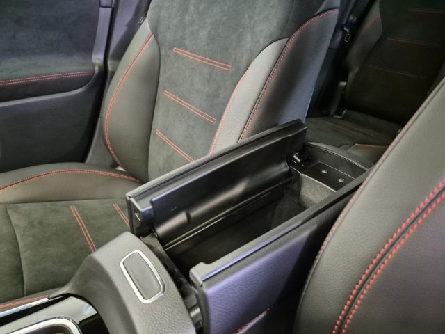 MERCEDES-BENZ GLB 200 usata, con Specchietti laterali elettrici