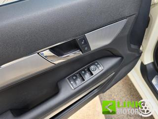 MERCEDES-BENZ E 220 usata, con Sensori di parcheggio anteriori