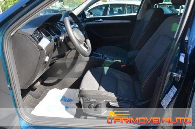 VOLKSWAGEN Passat Variant usata, con Airbag