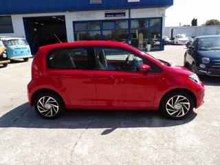 VOLKSWAGEN up! usata, con Autoradio