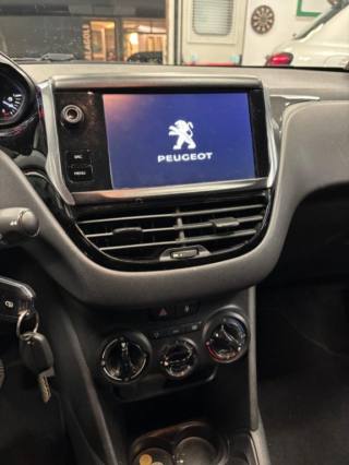 PEUGEOT 208 usata, con Autoradio