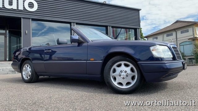 MERCEDES-BENZ E 200 usata 33