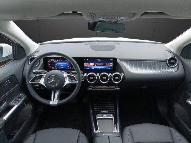 MERCEDES-BENZ GLA 200 usata, con Controllo automatico clima