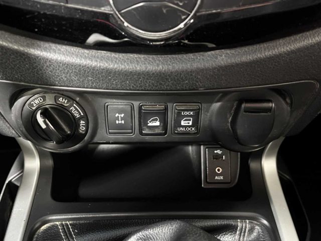 NISSAN Navara usata, con Sensore di luce