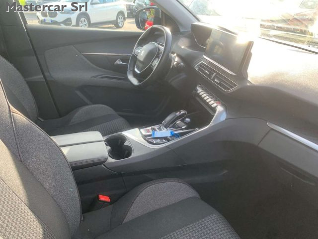 PEUGEOT 5008 usata, con Fari LED