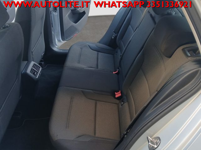 VOLKSWAGEN Golf usata, con USB