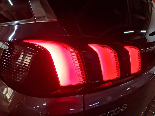 PEUGEOT 5008 usata, con Volante in pelle
