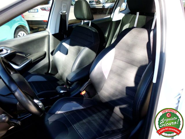 PEUGEOT 2008 usata, con Controllo automatico clima