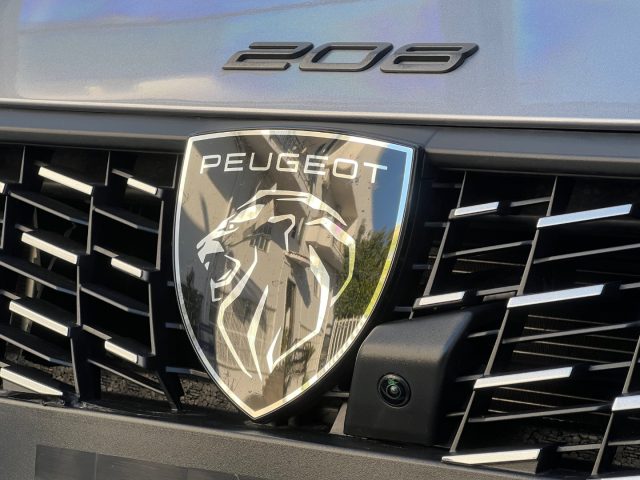 PEUGEOT 208 usata, con Volante in pelle