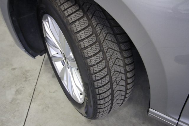 VOLKSWAGEN Passat Variant usata, con USB