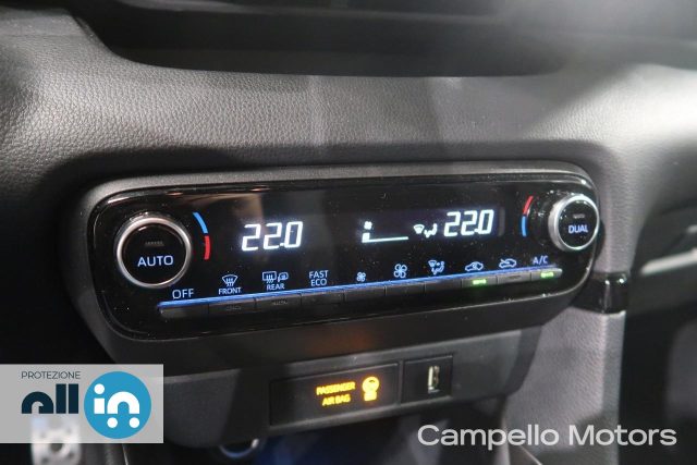 TOYOTA Yaris usata 11