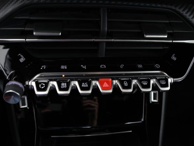 PEUGEOT 2008 usata, con Sedile posteriore sdoppiato