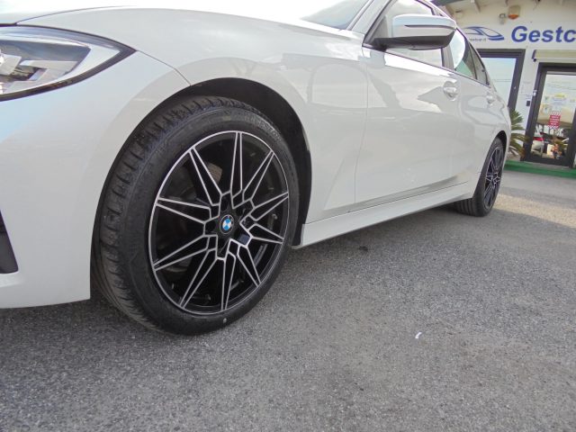 BMW 320 usata, con Fari LED