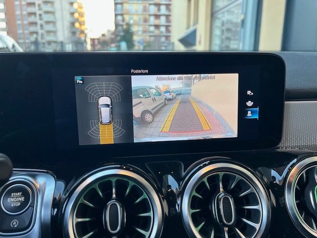 MERCEDES-BENZ GLB 180 usata, con Touch screen