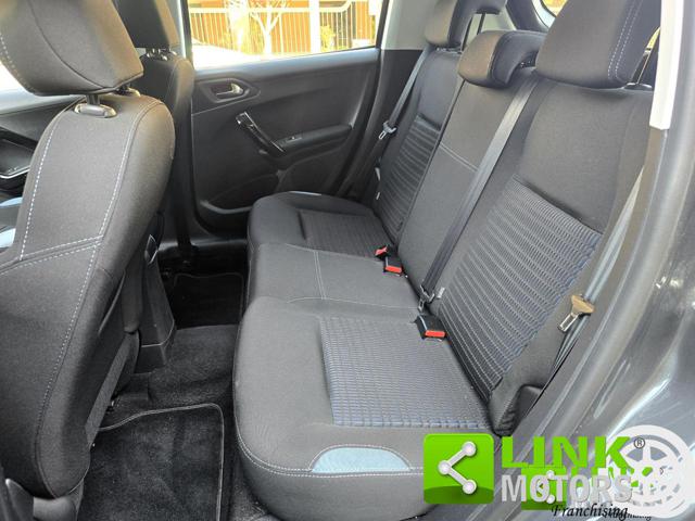 PEUGEOT 208 usata, con Autoradio