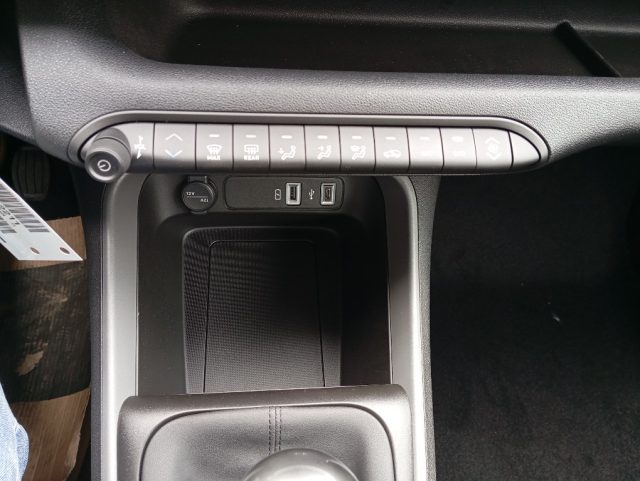 JEEP Avenger usata, con USB