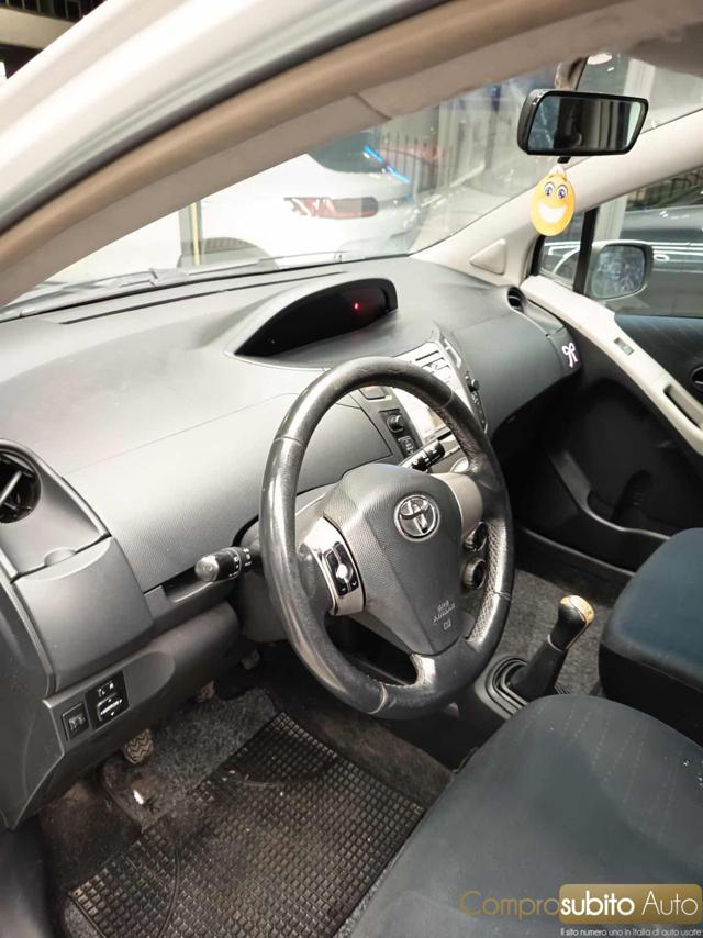 TOYOTA Yaris usata 16