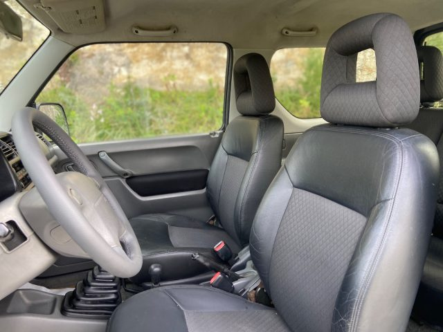 SUZUKI Jimny usata, con Ruota di riserva