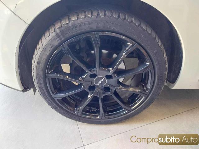 RENAULT Clio usata, con Specchietti laterali elettrici