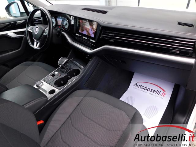 VOLKSWAGEN Touareg usata, con USB