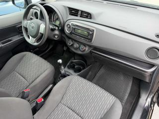TOYOTA Yaris usata, con Autoradio