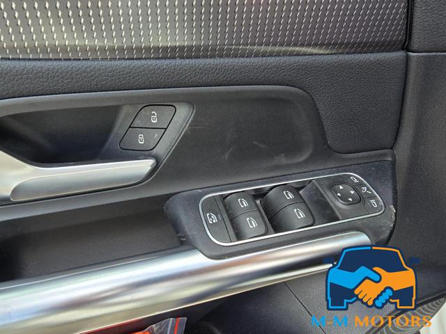 MERCEDES-BENZ GLA 200 usata, con Specchietti laterali elettrici