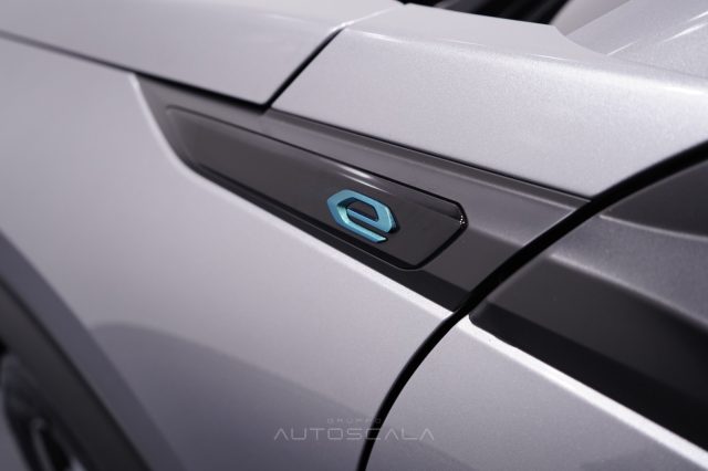 PEUGEOT 2008 usata, con Fari full-led