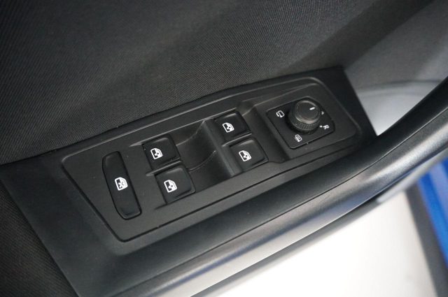 VOLKSWAGEN T-Roc usata, con Sedile posteriore sdoppiato
