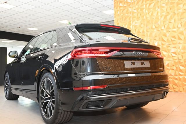 AUDI Q8 usata 150