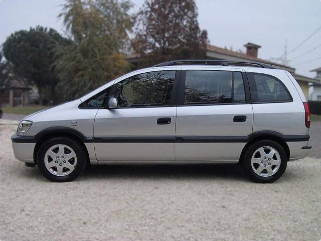 OPEL Zafira usata, con Servosterzo