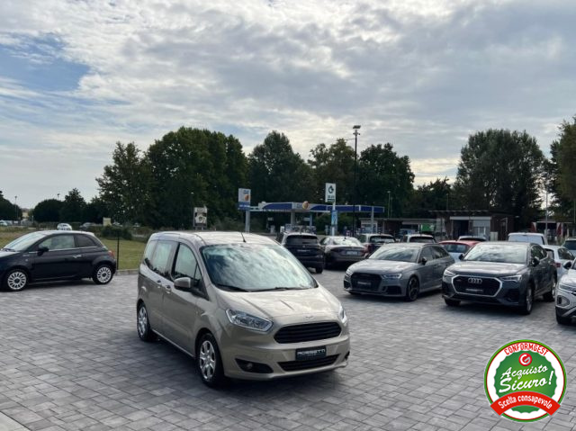 FORD Tourneo Courier usata, con Autoradio