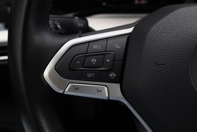 VOLKSWAGEN Golf usata, con USB