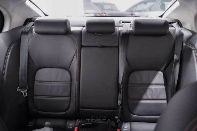 JAGUAR XE usata, con Controllo elettronico della corsia