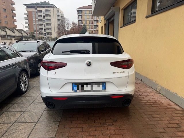 ALFA ROMEO Stelvio usata, con Alzacristalli elettrici
