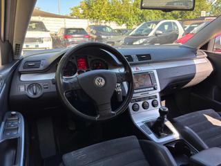 VOLKSWAGEN Passat usata, con Autoradio