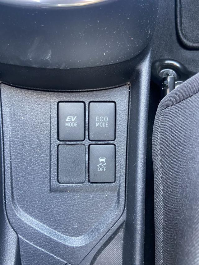 TOYOTA Yaris usata 18