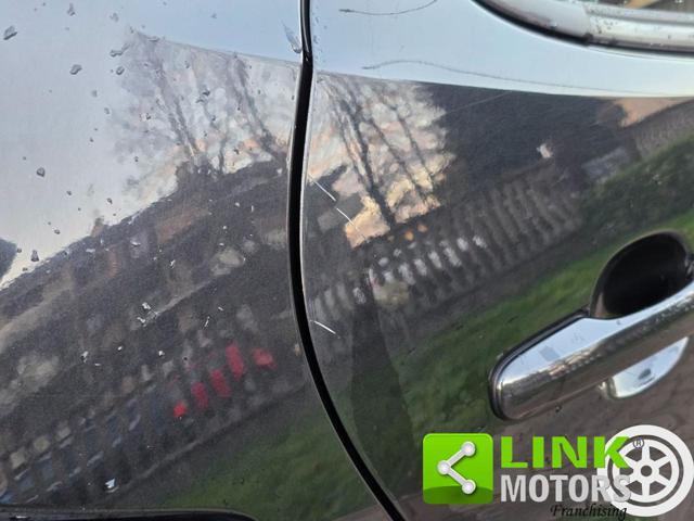 TOYOTA Yaris usata, con Autoradio digitale