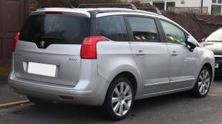 PEUGEOT 5008 usata, con Airbag